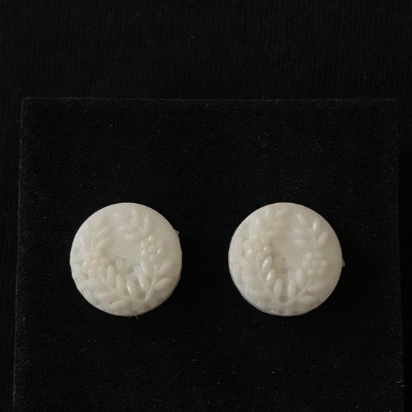 Vintage White Glass Stud Earrings - Picture 1 of 4
